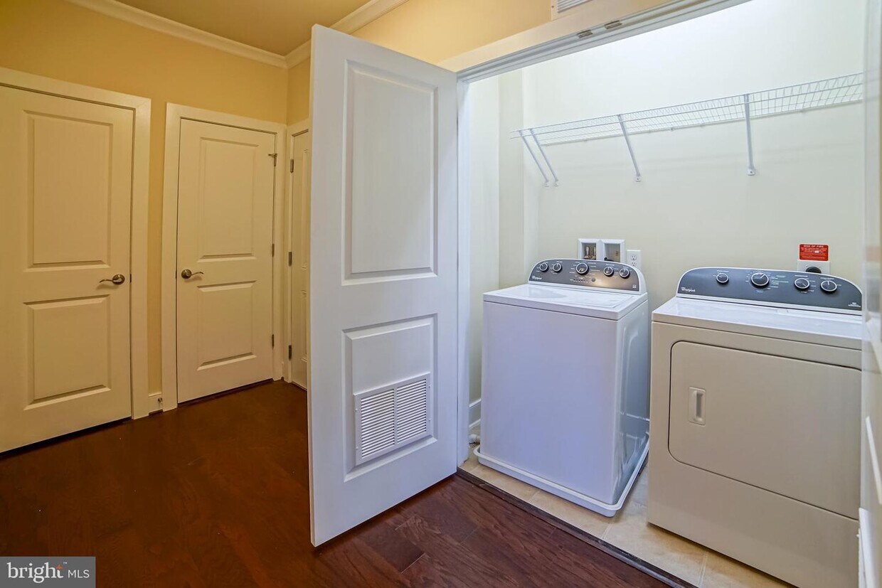 Foto principal - 9523 Bastille St