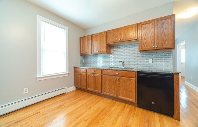 Building Photo - 362 Soundview Ave