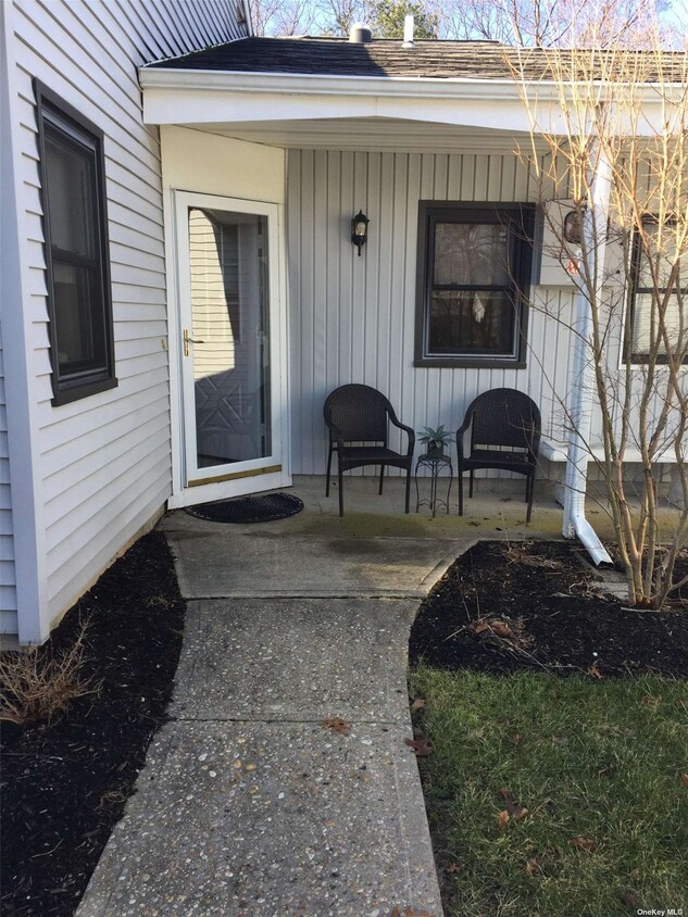 Primary Photo - 47 Knolls Dr