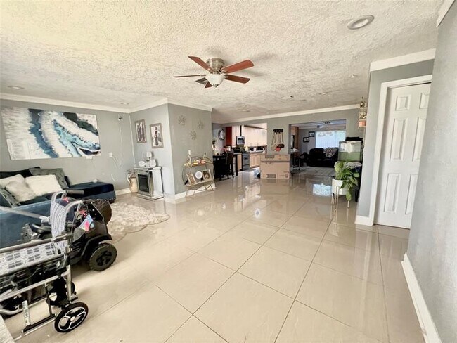 Foto del edificio - 7207 SW 5th St