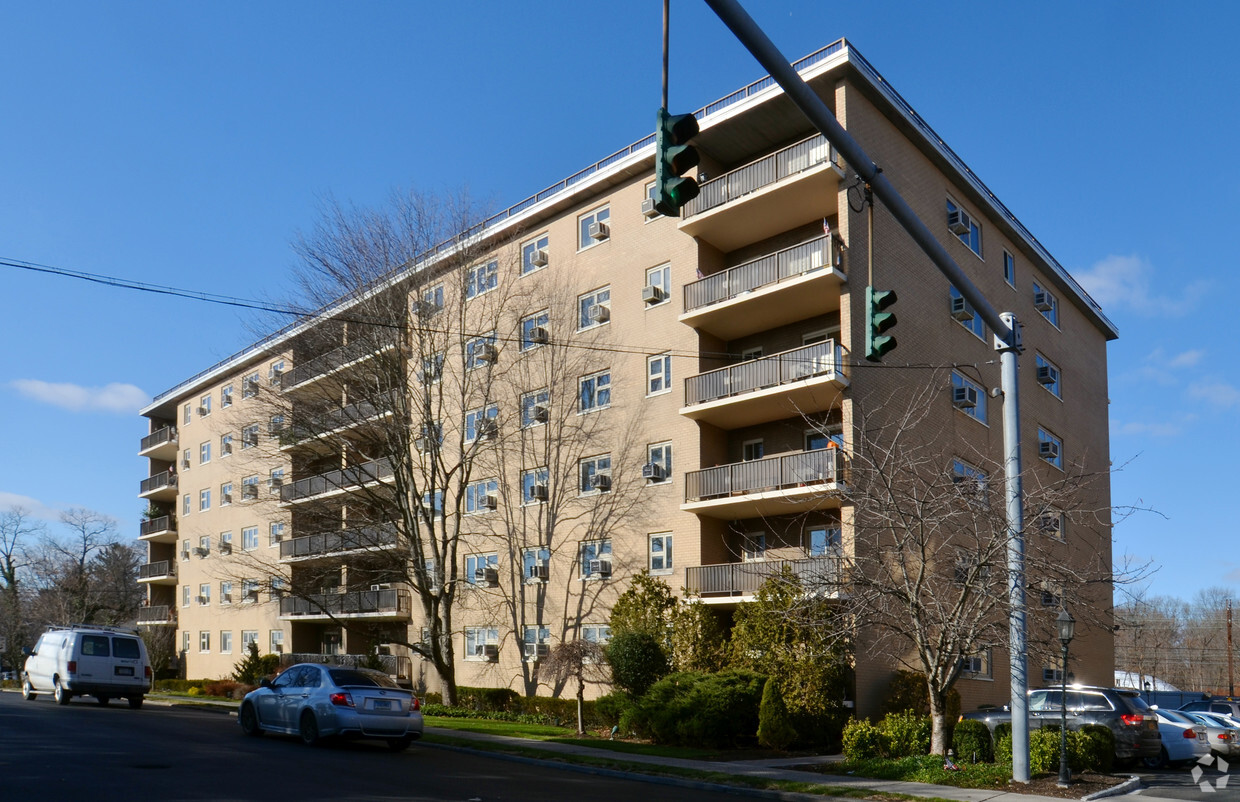 Building Photo - Newport Towers West