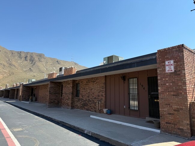 Building Photo - 4800 N Stanton St