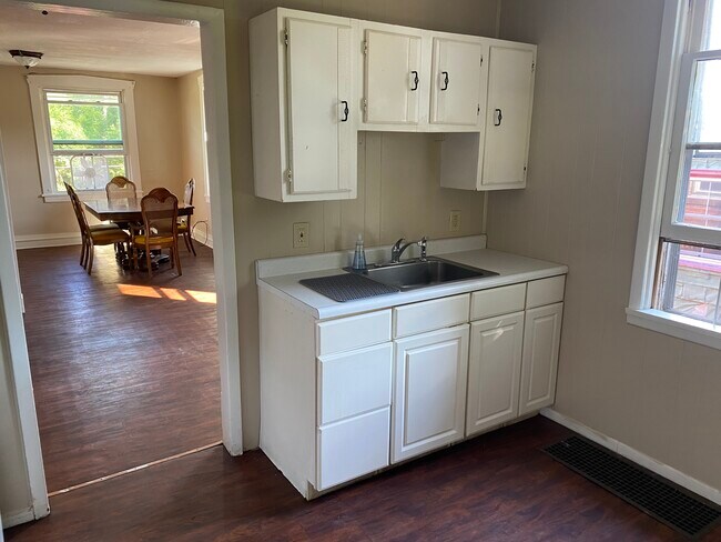 Kitchen 2 - 967 N Water Ave