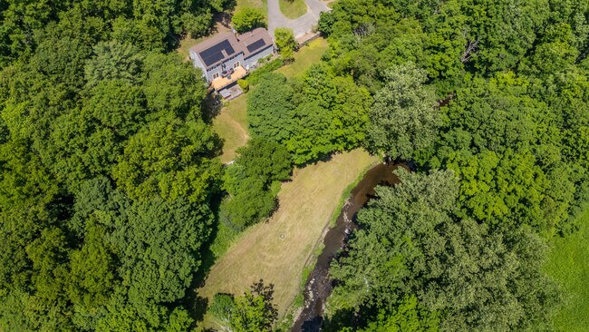Foto del edificio - 128 Old Town Farm Rd