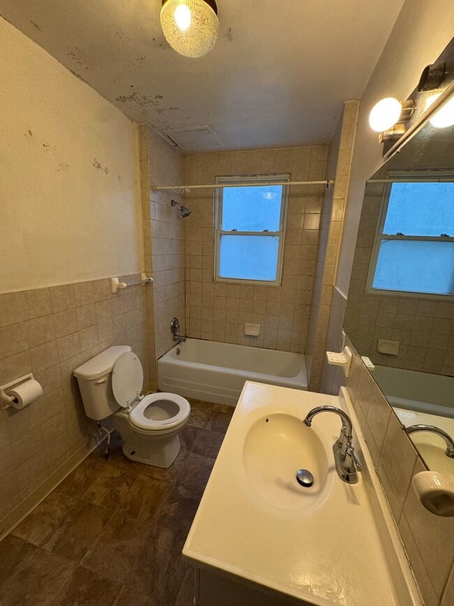 Building Photo - 1358 Deane Blvd