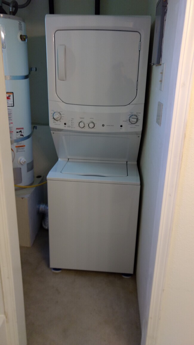 Foto del edificio - 477 Meadowview Ct