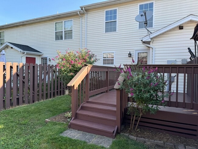 Foto del edificio - Immaculate Stonewall Heights Townhome!