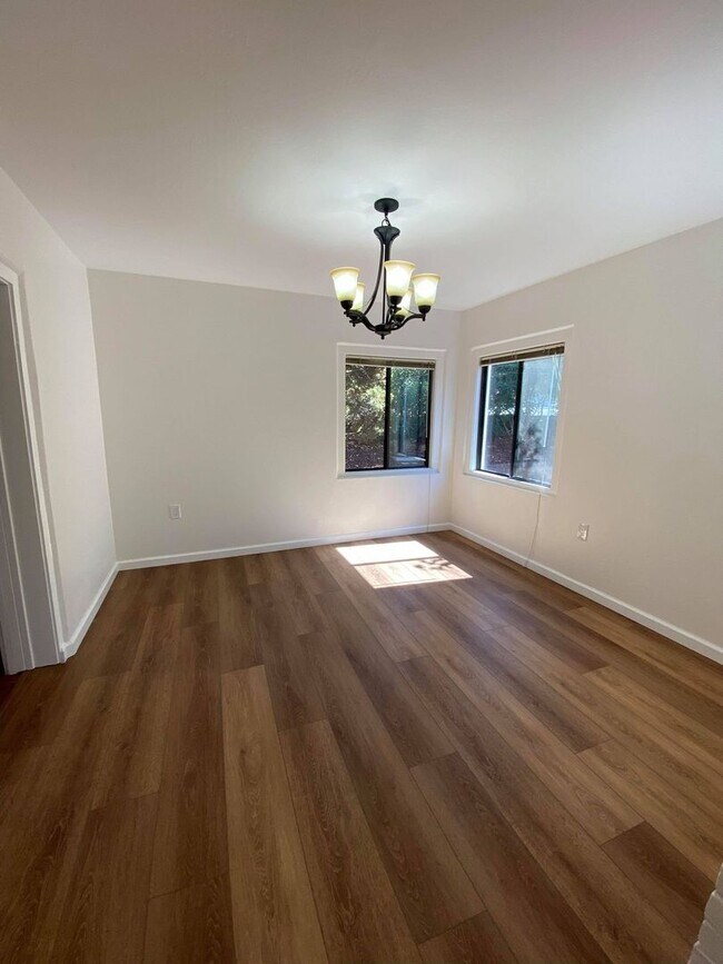 Foto del edificio - Spacious West Menlo Park Home for Rent