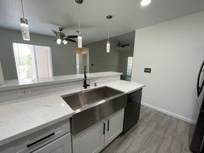 Building Photo - Welcome home to this recently remodeled 3 ...