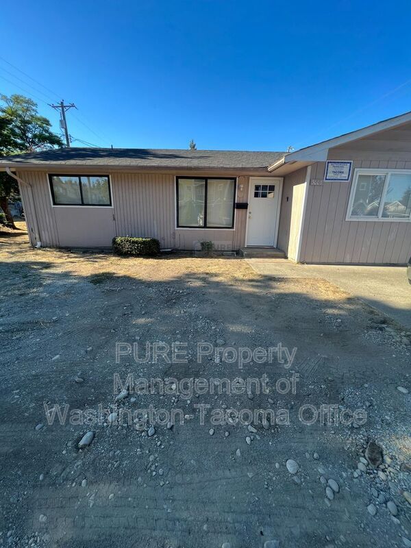 Building Photo - 3003 S 45th St
