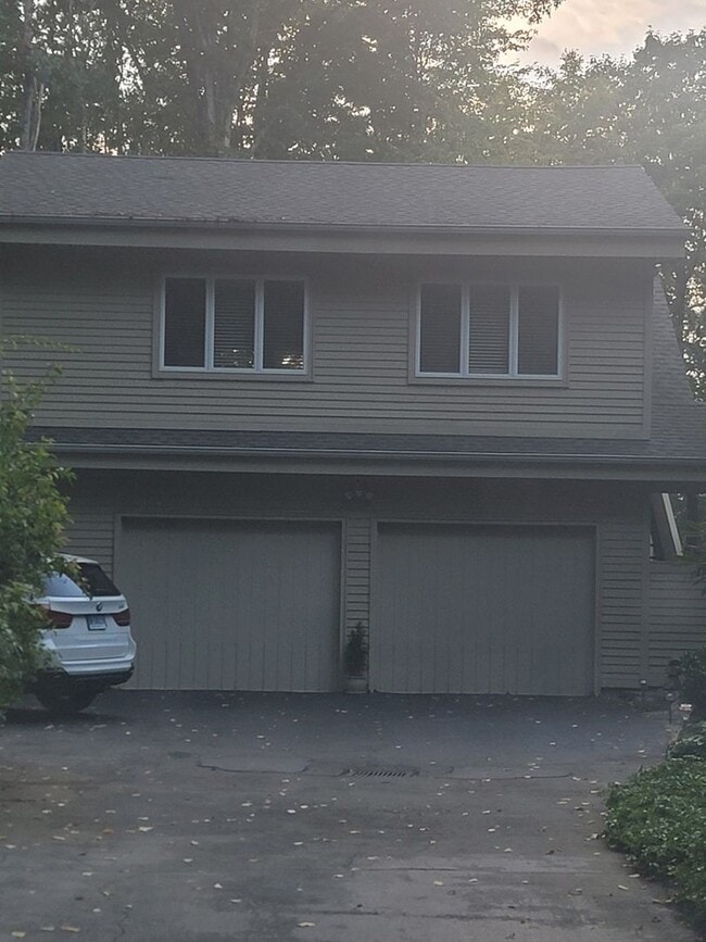 Building Photo - 1 Bedroom Single Family Appartment in Monroe