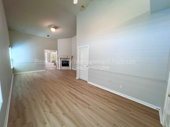 Foto del edificio - 2552 E Kelso Ave