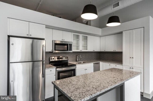 Building Photo - Chic Loft-Style 1-Bedroom Oasis in the Hea...