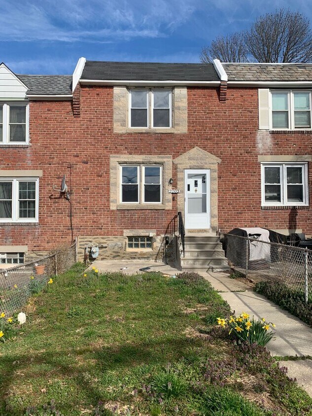 Foto principal - Beautiful 4 Bedroom, 2 Bath in Drexel Hill!