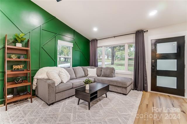 Foto del edificio - 7172 Old Plank Rd