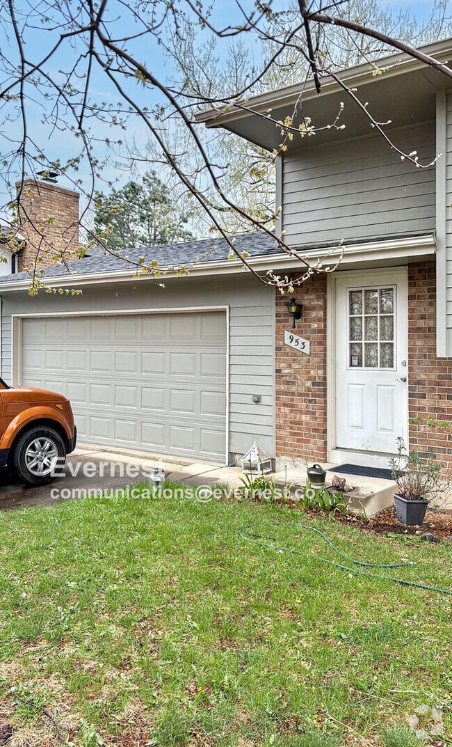 Building Photo - 953 W Maple Ct