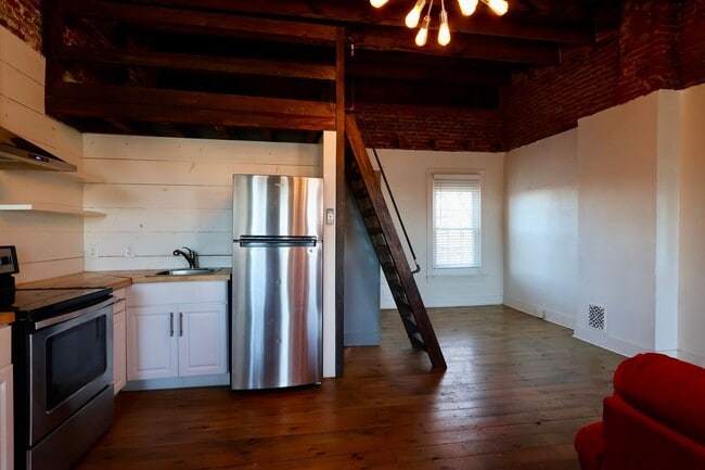 Building Photo - 343 N Mulberry St