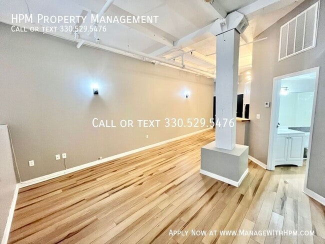 Building Photo - 1133 W 9th St