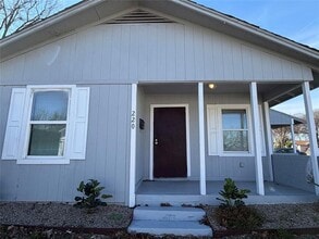 Building Photo - 220 E Woodin Blvd