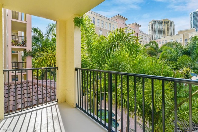 Building Photo - 1 br, 1 bath  - 600 SE 3rd Ave # 1BED