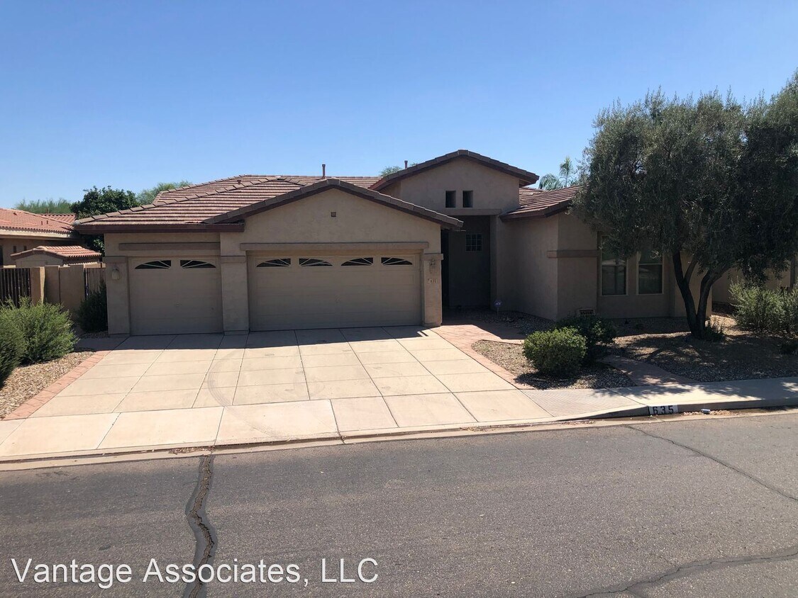 Primary Photo - 5 br, 3 bath House - 635 W. LONGHORN DRIVE