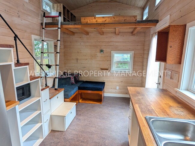 Building Photo - 5326 N Montana Ave