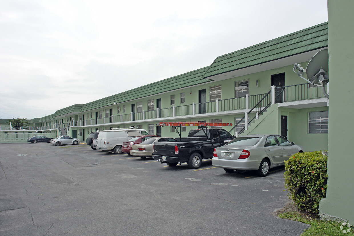 4410 NW 9th St. - 4410 NW 9th St