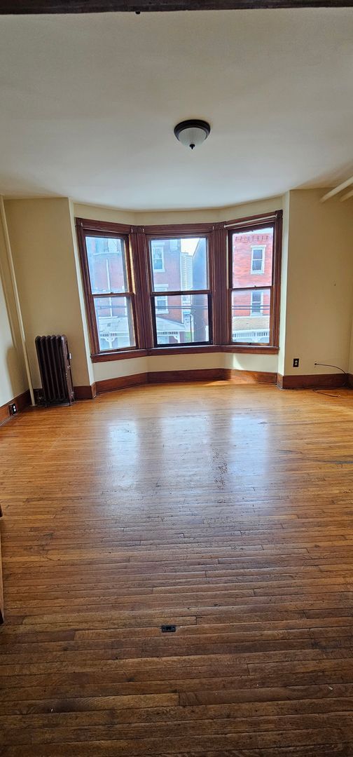 Foto del edificio - 2nd Floor 2 Bedroom 1 Bath Harrisburg Scho...