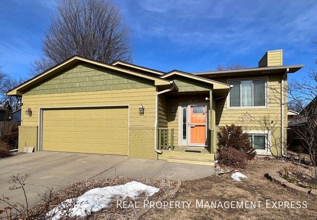 Building Photo - Charming 4 bed 2 Bath Home!