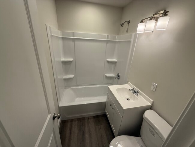 Bathroom - 601 E Lakeshore Dr