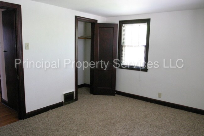 Building Photo - 711 Pine St
