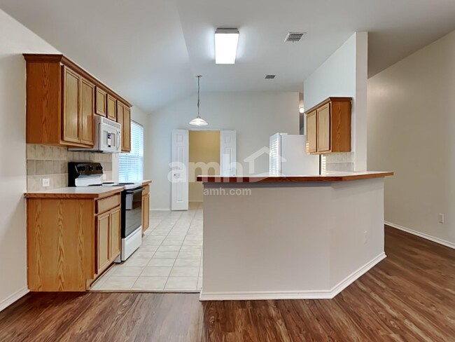 Building Photo - 1305 Hennessey Ct