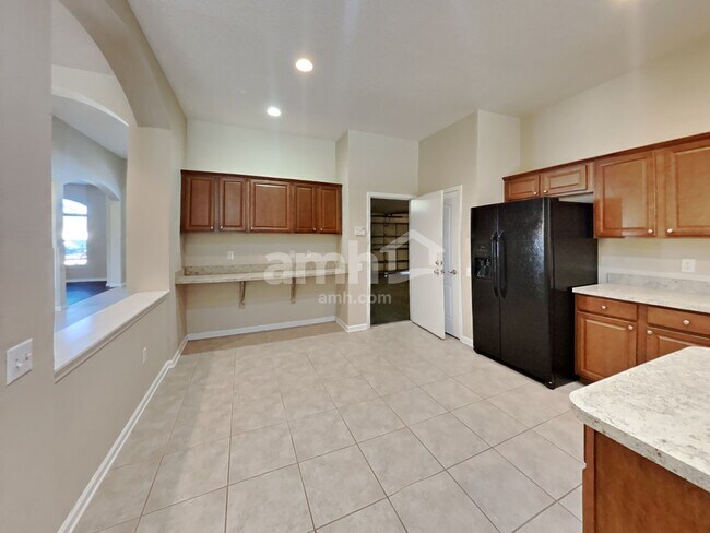 Building Photo - 7330 Crescent Palm Dr
