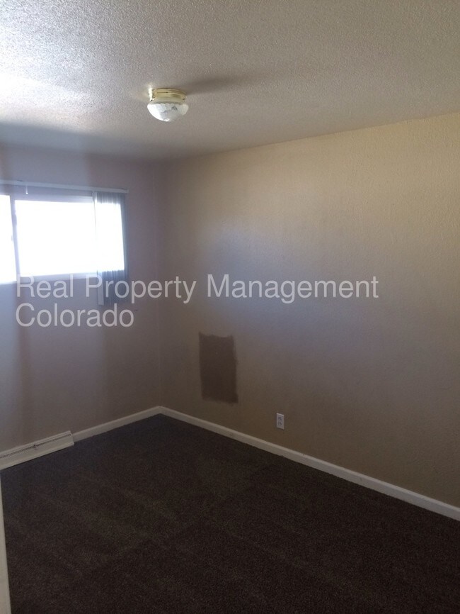 Building Photo - Lovely 2 Bed Duplex