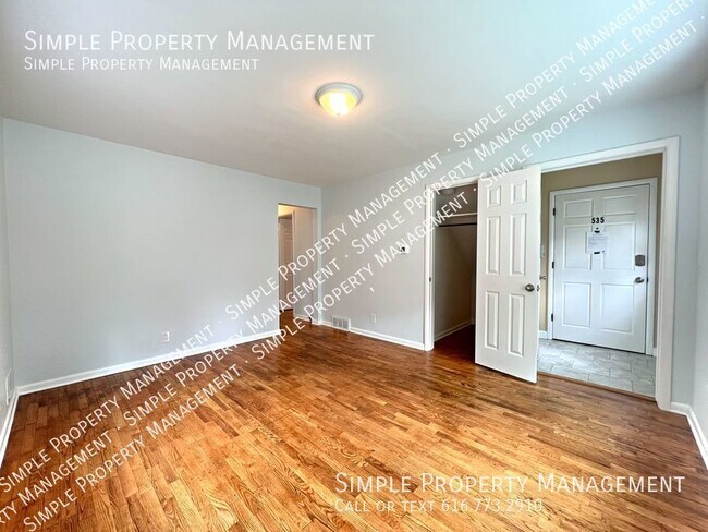 Foto del edificio - Nice 2 Bed 1 Bath on SE of Grand Rapids Wi...