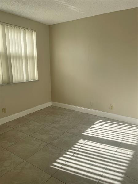 Foto del edificio - 8801 Wiles Rd