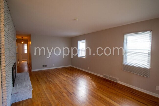 Building Photo - 1825 N 48th Ave