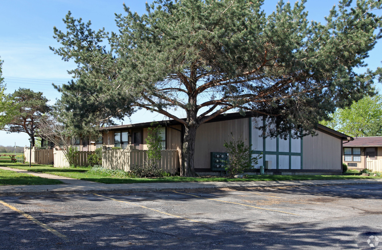 Building Photo - Deer Run Apartments