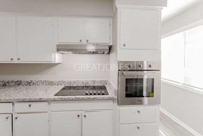 Foto del edificio - Holiday Special! Full Months Rent Free, Si...