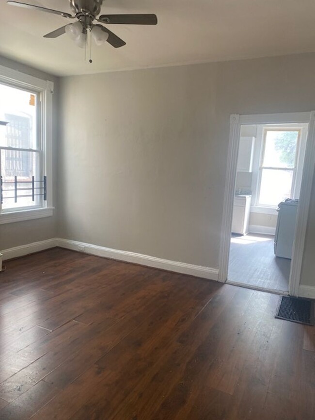 Foto del edificio - Cozy 3 Bedroom Home In East Baltimore