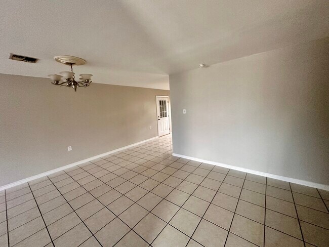 Building Photo - 3828 Clavel St