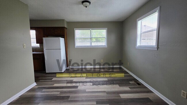 Foto del edificio - 3 bedroom, 2 bath Two-Story Home South Jonesboro