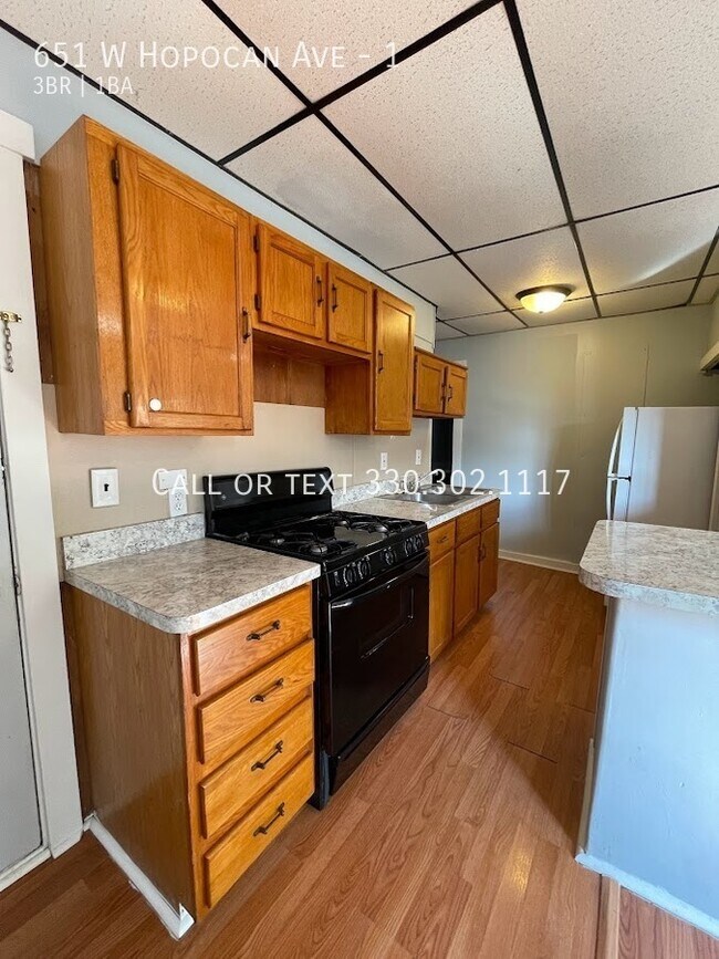 Building Photo - Three bedroom one bathroom apartment for rent