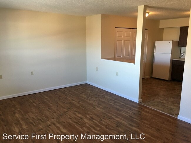 Building Photo - 912 N Walnut Ave
