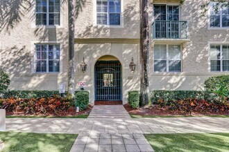 Building Photo - 630 S Sapodilla Ave