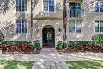 Building Photo - 630 S Sapodilla Ave