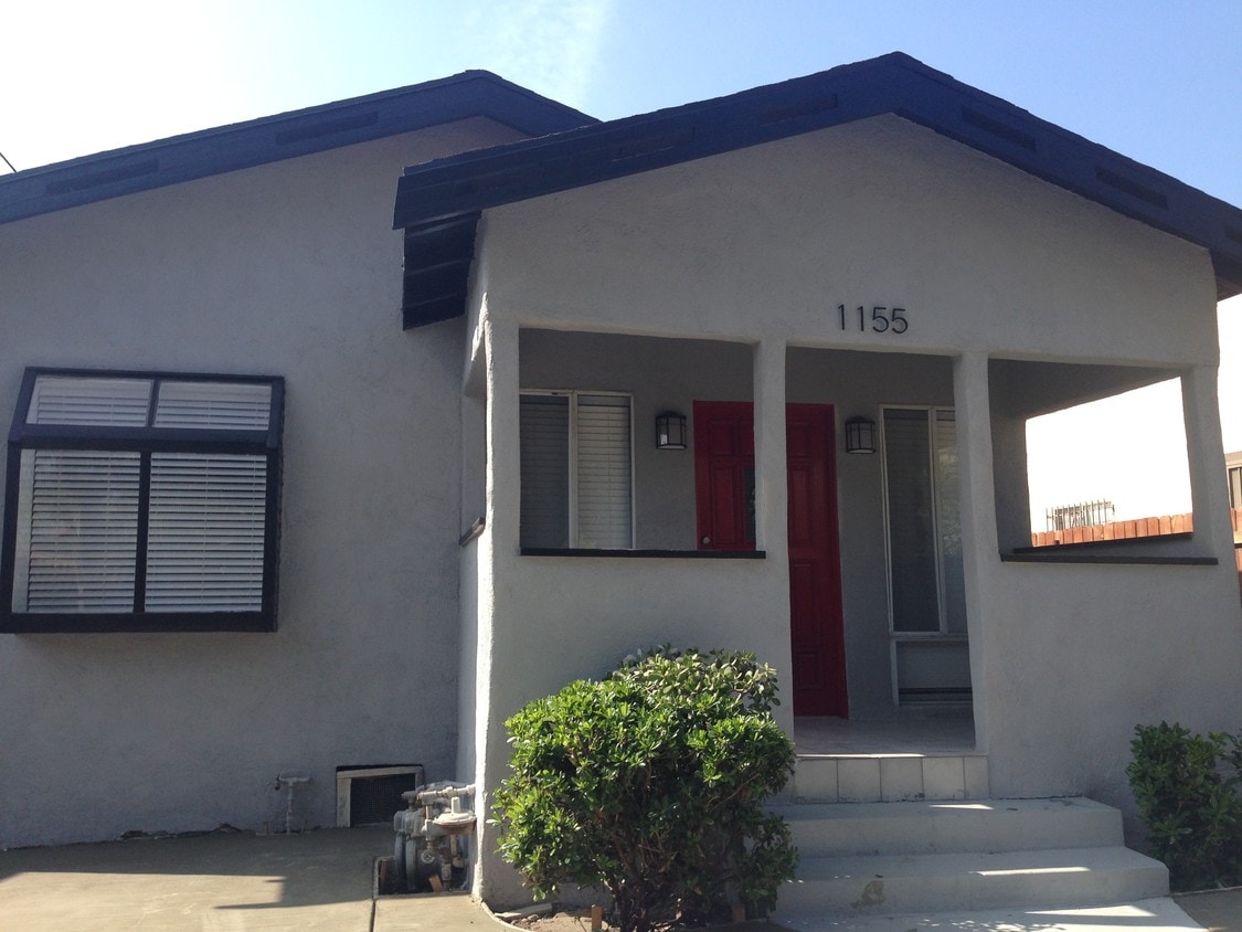 Primary Photo - 1155 N Sycamore Ave