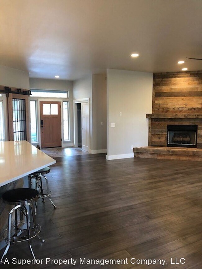 Building Photo - 3 br, 2 bath House - 60757 Golf Village Loop