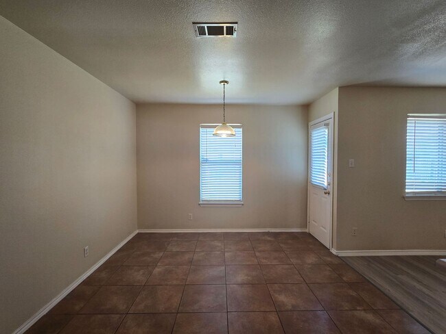 Building Photo - SECTION 8 / HUD ACCEPTED - AVAILABLE NOW!