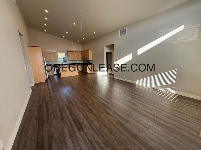 Building Photo - 3bed 2bath Cal Young Area home